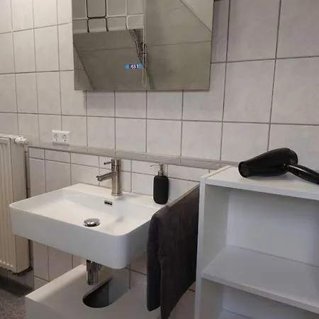Rooftop Apartmens - Komfortable Neue Gemeinschaftsunterkunft Im Herzen Von - Raum 3 Apartment *